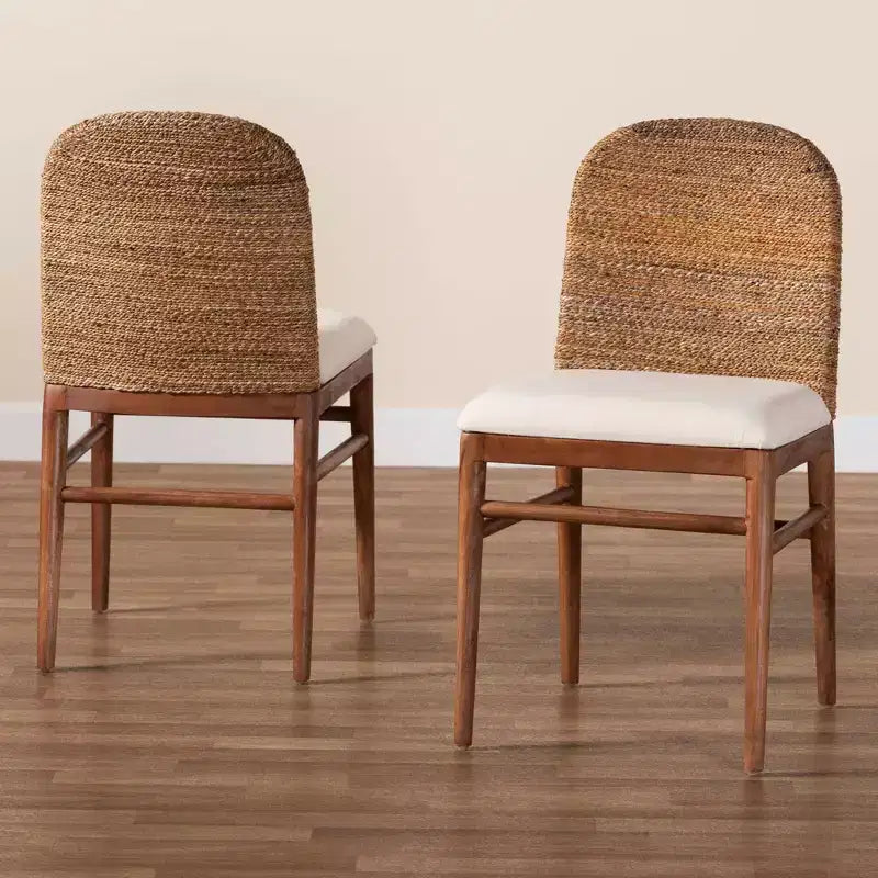 bali & pari Juego de 2 sillas de comedor Nadim de madera de acacia y hierba marina natural, blanco/marrón natural/hierba marina natural