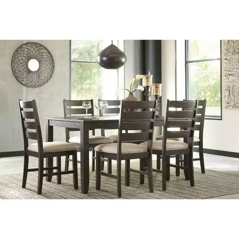 Juego de comedor Rokane de Signature Design by Ashley, color marrón: 7 piezas, sillas tapizadas, estructura de madera