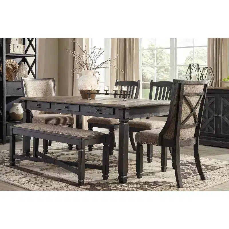 Mesa de comedor rectangular Tyler Creek marrón/negra - Diseño distintivo de Ashley