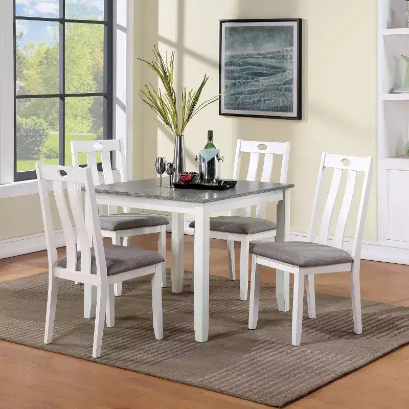 HOGAR: Inside + Out Juego de comedor de 5 piezas Seawhisper de transición blanco/gris: madera maciza, sillas tapizadas, estilo rústico