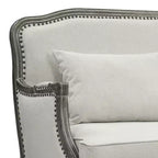 Sofás Tania de 56" de lino crema y acabado marrón - Acme Furniture: patas cabriolé francesas, ribete de tachuelas, no requiere montaje