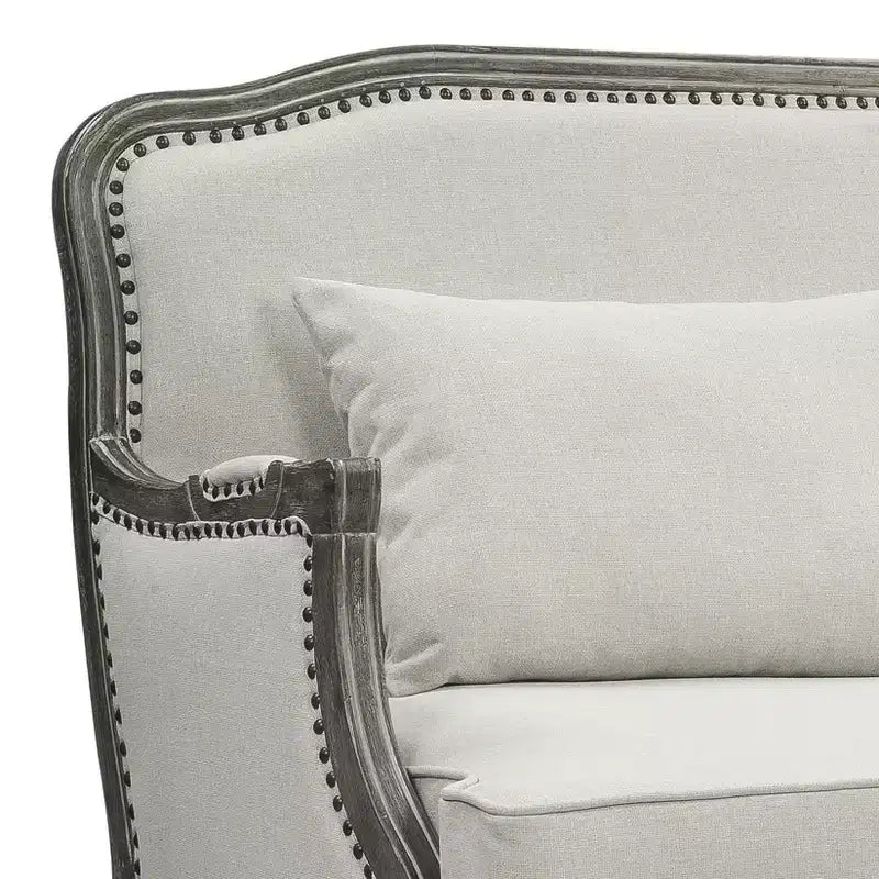 Sofás Tania de 56" de lino crema y acabado marrón - Acme Furniture: patas cabriolé francesas, ribete de tachuelas, no requiere montaje