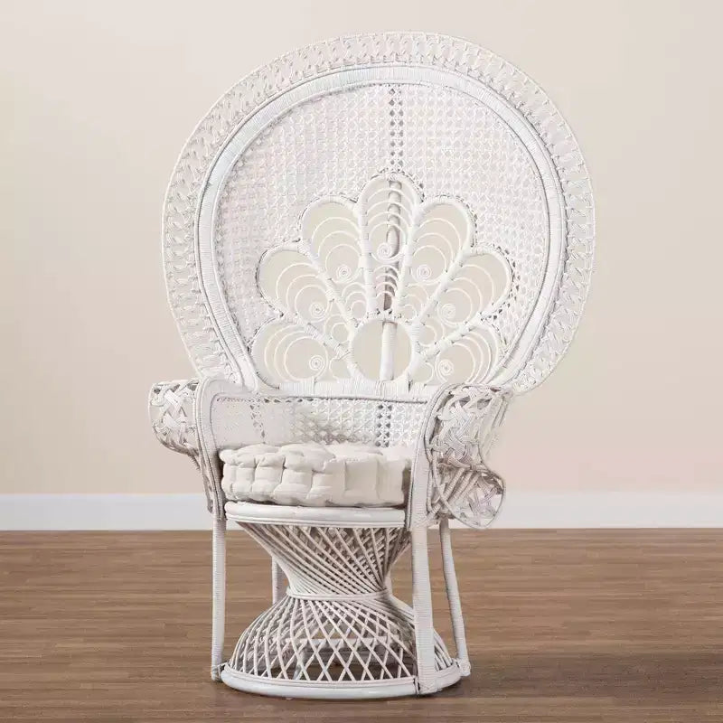 Bali & Pari Ediva Sillón decorativo de ratán natural tipo pavo real, blanco: Tapizado de poliéster, no requiere montaje