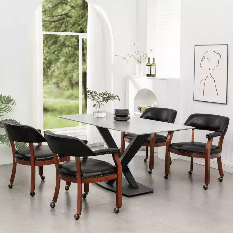 Sillón Dillon con ruedas en piel vegana negra de Breighton Home