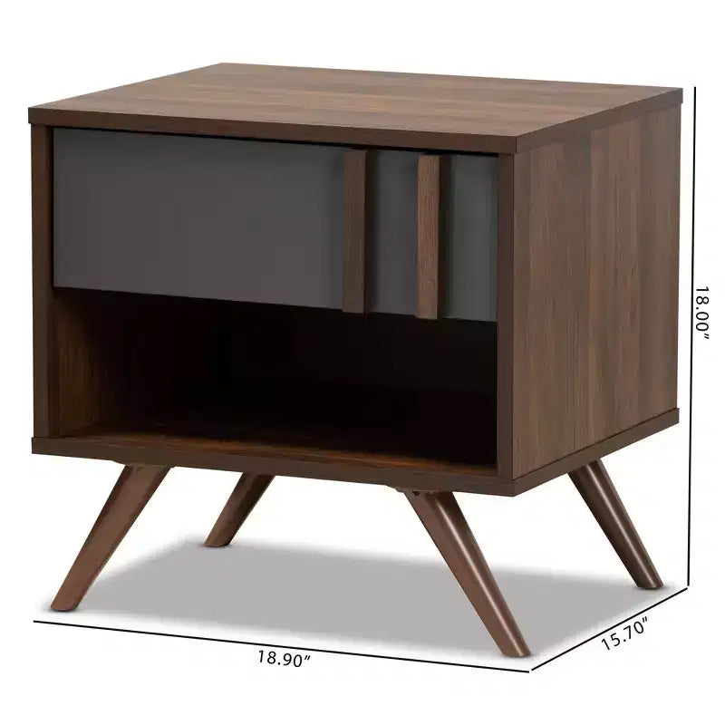 Mesita de Noche Naoki de Madera Bicolor de 1 Cajón Gris/Nogal - Baxton Studio: Almacenamiento junto a la Cama, Patas Inclinadas, Diseño Retro