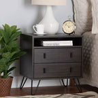 Mesita de noche de 2 cajones Glover Wood and Metal en marrón/negro - Baxton Studio: Mueble de noche moderno con estante abierto