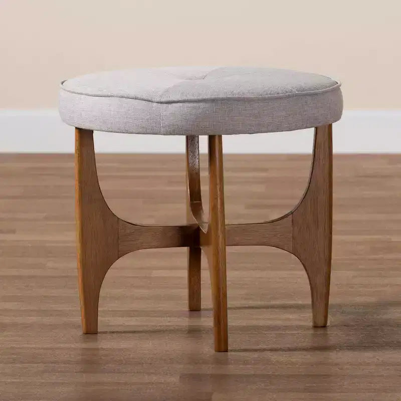 Puf otomano de tela y madera Theo gris beis/marrón nogal - Baxton Studio