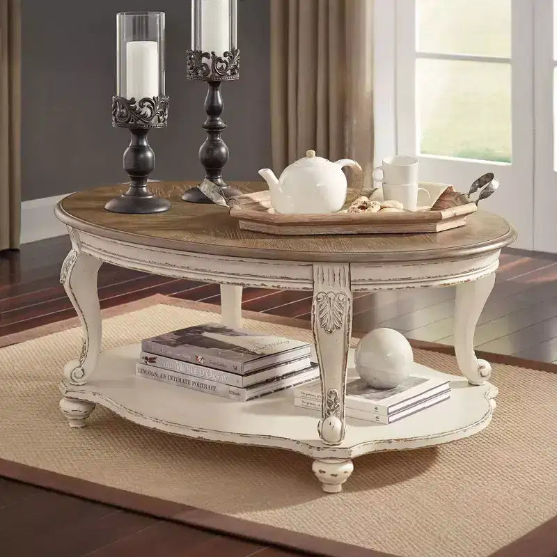 Mesa de centro Realyn blanca/marrón - Signature Design by Ashley: Estilo campestre, acabado de madera envejecida, patas curvas