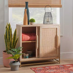 Mueble con puerta corredera de caña natural Gordon Transitional con 1 estante y base de metal dorado - Powell