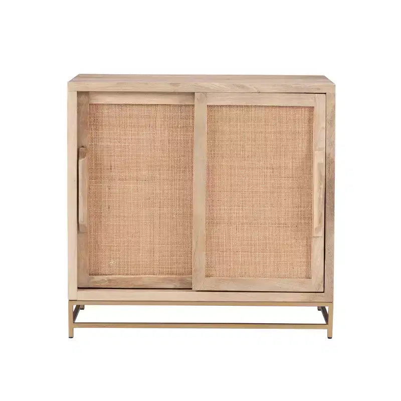 Mueble con puerta corredera de caña natural Gordon Transitional con 1 estante y base de metal dorado - Powell
