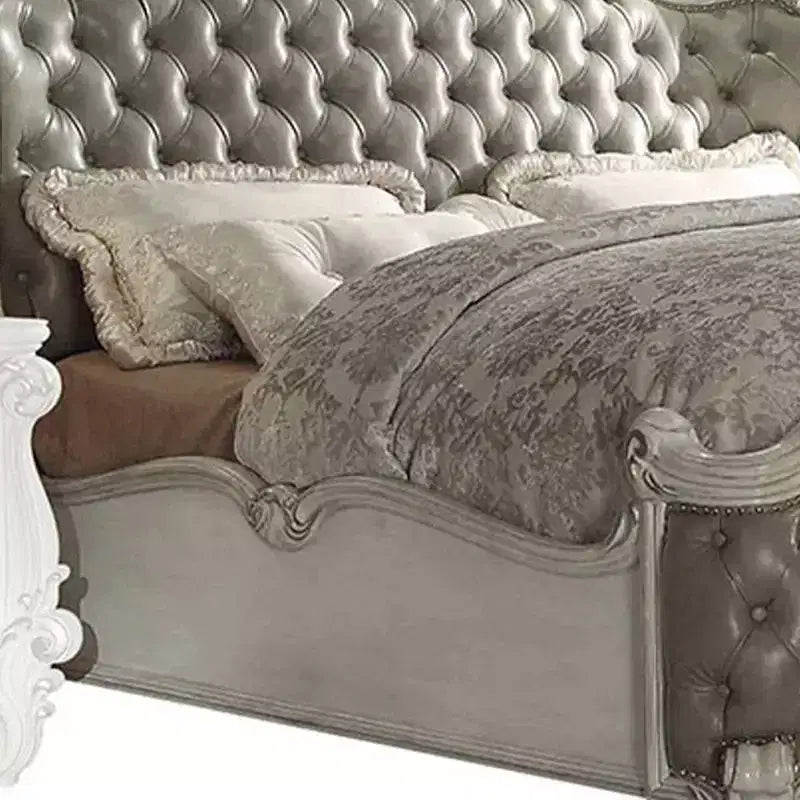 Cama Queen de 95" Versalles, piel sintética gris vintage y acabado blanco hueso - Acme Furniture