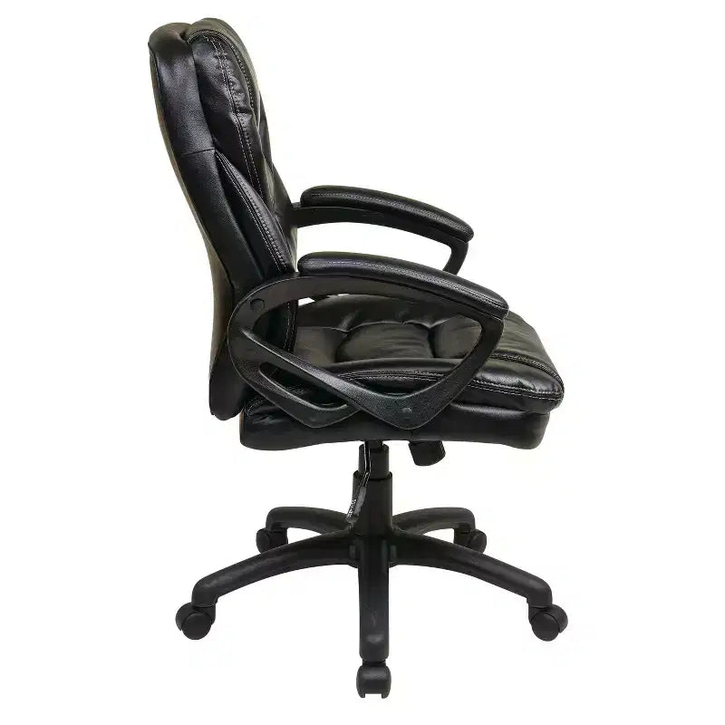 Sillón de oficina de piel sintética con reposabrazos acolchados - OSP Home Furnishings
