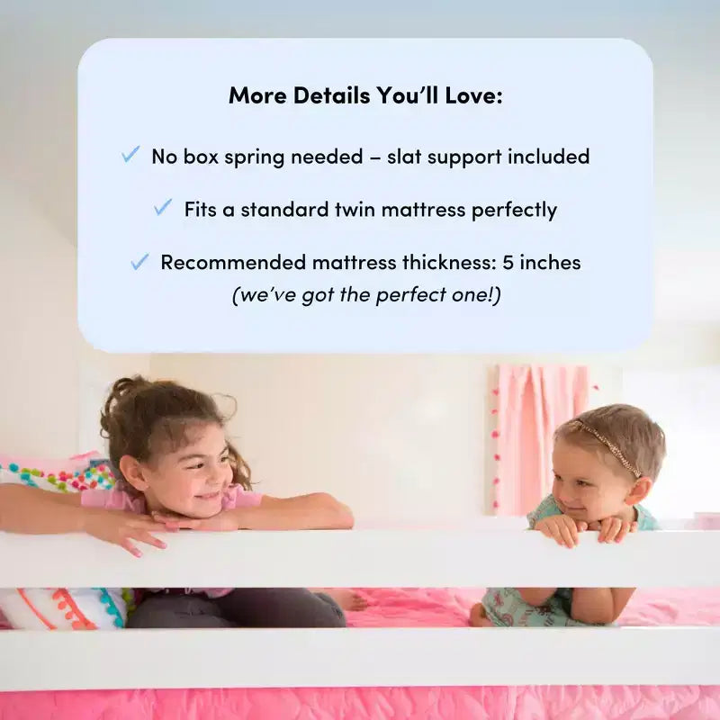 Litera en forma de L de madera maciza Max & Lily, doble sobre matrimonial con estantería para niños