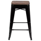 Flash Furniture Taburete de barra de metal de 24 pulgadas de alto, altura de mostrador, para interiores con asiento de madera - Juego apilable de 4 unidades