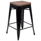 Flash Furniture Taburete de barra de metal de 24 pulgadas de alto, altura de mostrador, para interiores con asiento de madera - Juego apilable de 4 unidades