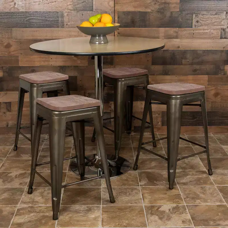 Flash Furniture Taburete de barra de metal de 24 pulgadas de alto, altura de mostrador, para interiores con asiento de madera - Juego apilable de 4 unidades