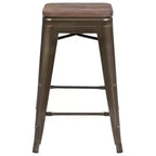 Flash Furniture Taburete de barra de metal de 24 pulgadas de alto, altura de mostrador, para interiores con asiento de madera - Juego apilable de 4 unidades