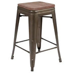 Flash Furniture Taburete de barra de metal de 24 pulgadas de alto, altura de mostrador, para interiores con asiento de madera - Juego apilable de 4 unidades