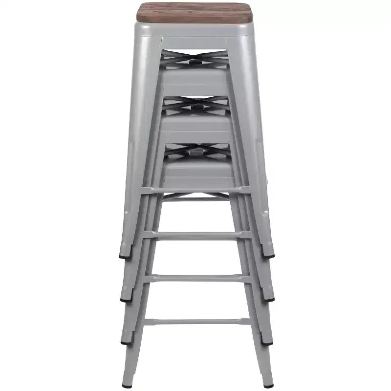 Flash Furniture Taburete de barra de metal de 24 pulgadas de alto, altura de mostrador, para interiores con asiento de madera - Juego apilable de 4 unidades