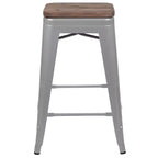 Flash Furniture Taburete de barra de metal de 24 pulgadas de alto, altura de mostrador, para interiores con asiento de madera - Juego apilable de 4 unidades