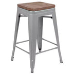 Flash Furniture Taburete de barra de metal de 24 pulgadas de alto, altura de mostrador, para interiores con asiento de madera - Juego apilable de 4 unidades