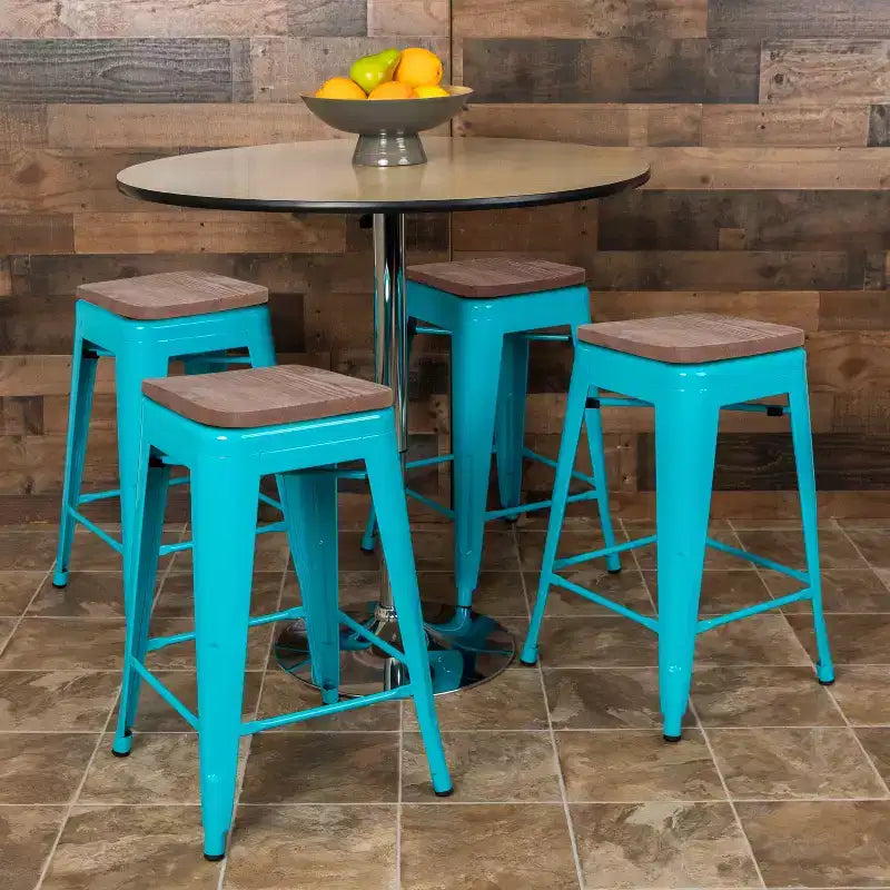 Flash Furniture Taburete de barra de metal de 24 pulgadas de alto, altura de mostrador, para interiores con asiento de madera - Juego apilable de 4 unidades