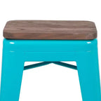 Flash Furniture Taburete de barra de metal de 24 pulgadas de alto, altura de mostrador, para interiores con asiento de madera - Juego apilable de 4 unidades