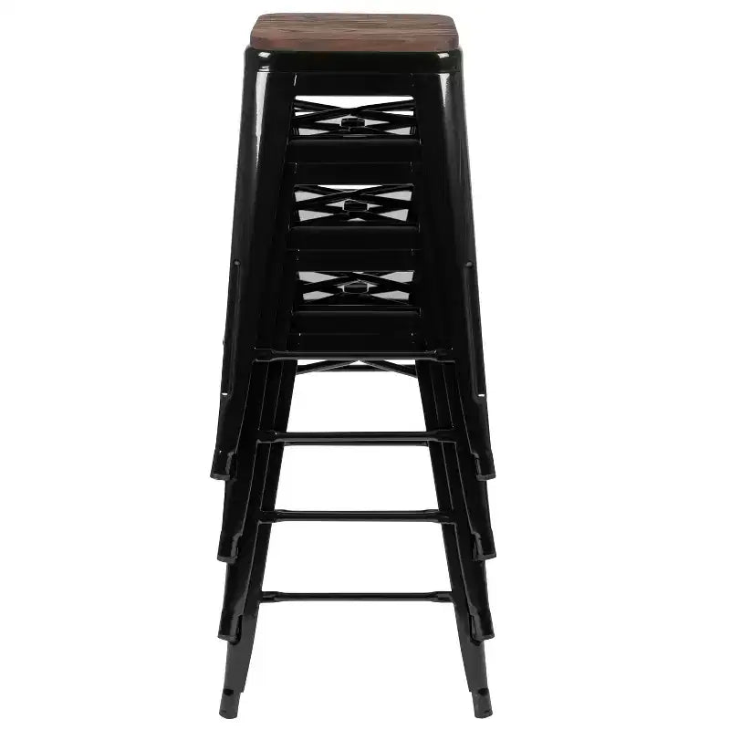 Flash Furniture Taburete de barra de metal de 24 pulgadas de alto, altura de mostrador, para interiores con asiento de madera - Juego apilable de 4 unidades