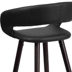 Taburete de altura de mostrador Flash Furniture Brynn Series de 24'' de alto contemporáneo de vinilo con respaldo redondeado y estructura de madera capuchino