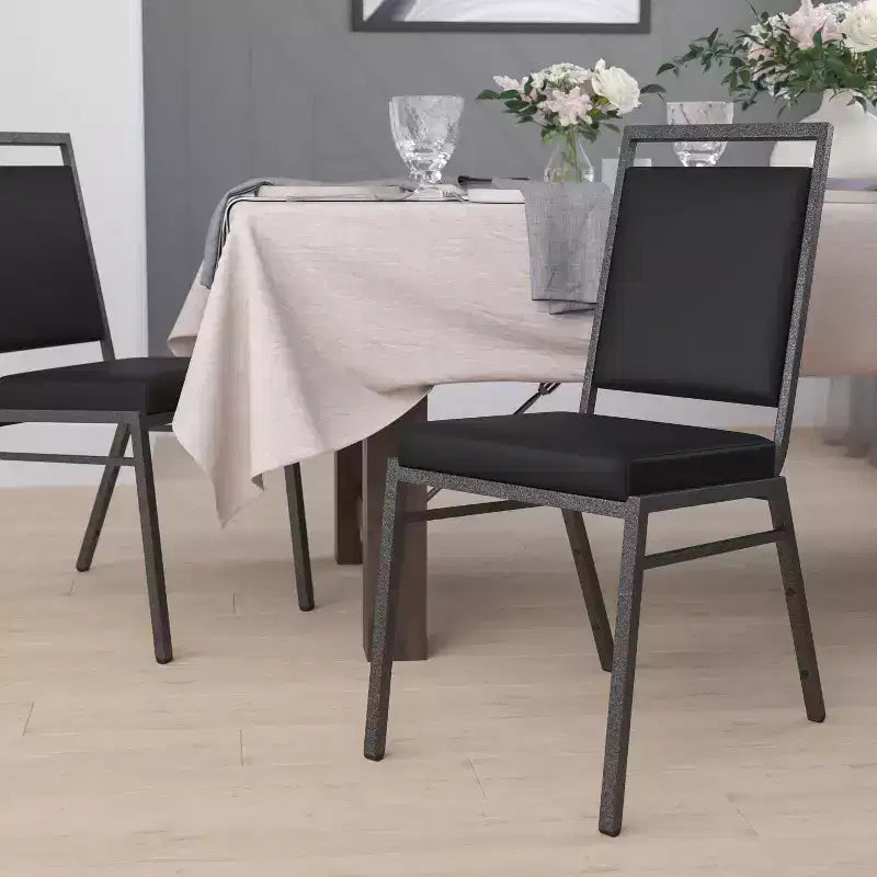 Silla apilable para banquetes Flash Furniture HERCULES Series con respaldo cuadrado y estructura de veta plateada