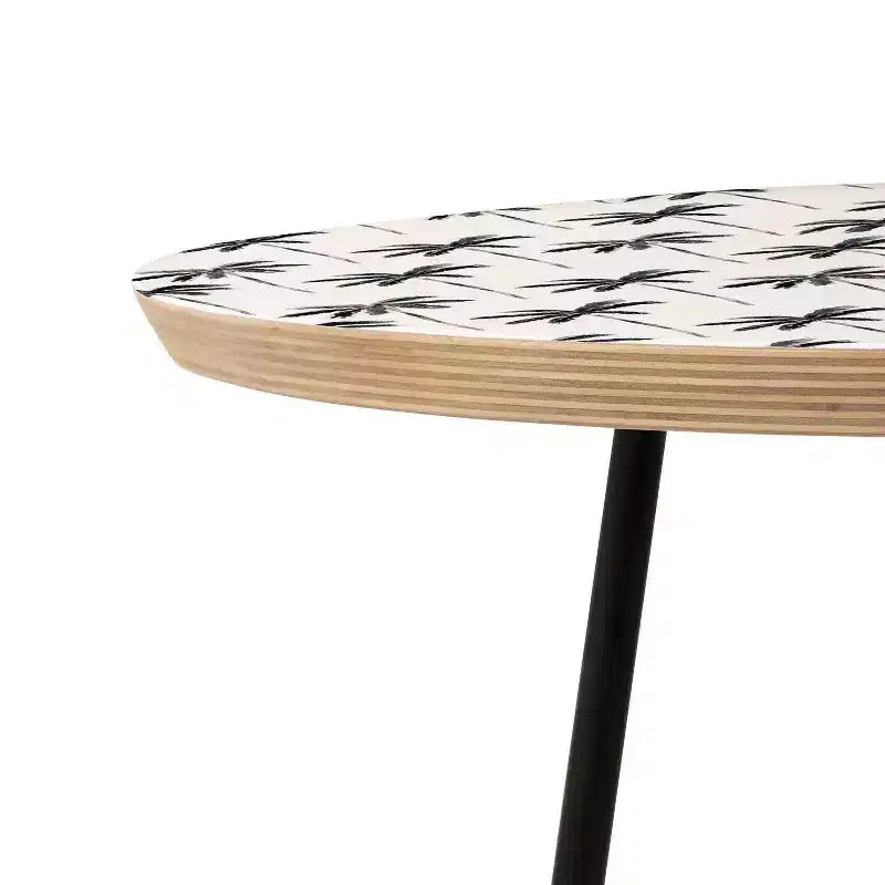 Round Little Arrow Design Co Palma De Acuarela En Mesa Auxiliar Negra - Deny Designs
