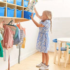Casillero para abrigos colgante ECR4Kids de 10 secciones con estante y 10 compartimentos frontales tipo pala, almacenamiento tipo cubículo