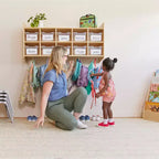 Casillero para abrigos colgante ECR4Kids de 10 secciones con estante y 10 compartimentos frontales tipo pala, almacenamiento tipo cubículo