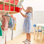 Casillero para abrigos colgante ECR4Kids de 10 secciones con estante y 10 compartimentos frontales tipo pala, almacenamiento tipo cubículo