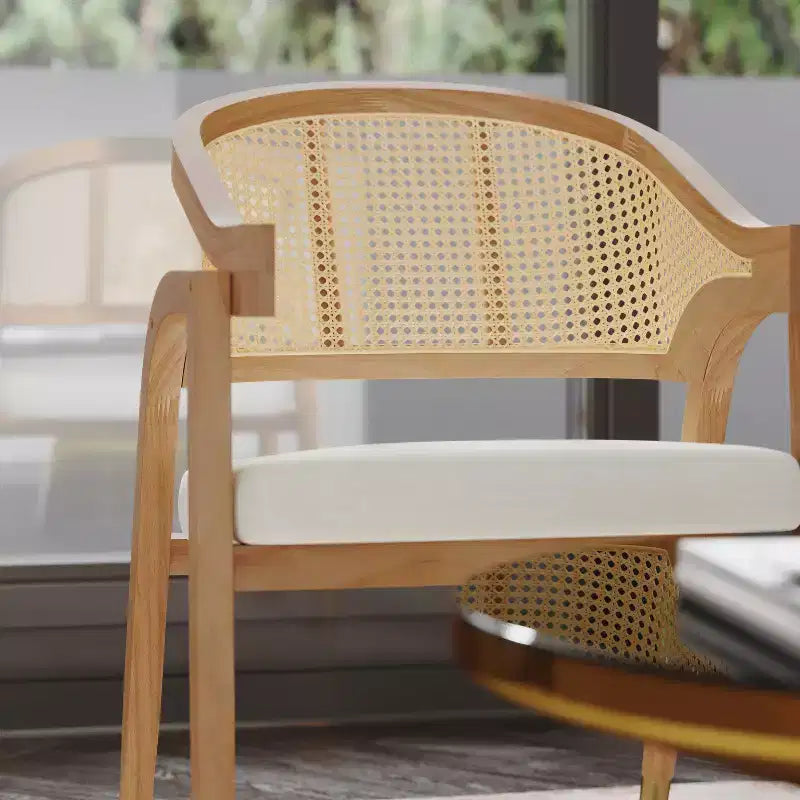 Silla de comedor o decorativa Emma y Oliver Cane de ratán con marco de madera maciza, respaldo tejido y asiento acolchado