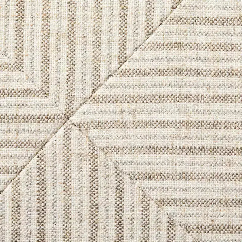 Puf cúbico con funda Lynwood - Threshold diseñado con Studio McGee