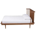 Cama tipo plataforma de madera con acabado en nogal fresno estilo moderno de mediados de siglo Flint de Baxton Studio