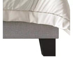 Cama con paneles Sara de Home Design con 2 mesitas de noche, gris