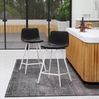 LeisureMod Elland 35 Taburete de Bar Tapizado en Piel con Base Blanca de Acero Inoxidable - Taburete Moderno de Altura de Encimera para Cocina, Bar y Pub