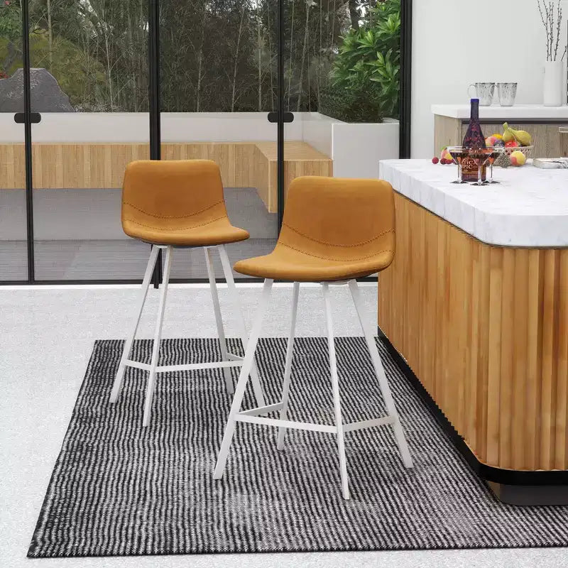 LeisureMod Elland 35 Taburete de Bar Tapizado en Piel con Base Blanca de Acero Inoxidable - Taburete Moderno de Altura de Encimera para Cocina, Bar y Pub