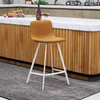 LeisureMod Elland 35 Taburete de Bar Tapizado en Piel con Base Blanca de Acero Inoxidable - Taburete Moderno de Altura de Encimera para Cocina, Bar y Pub