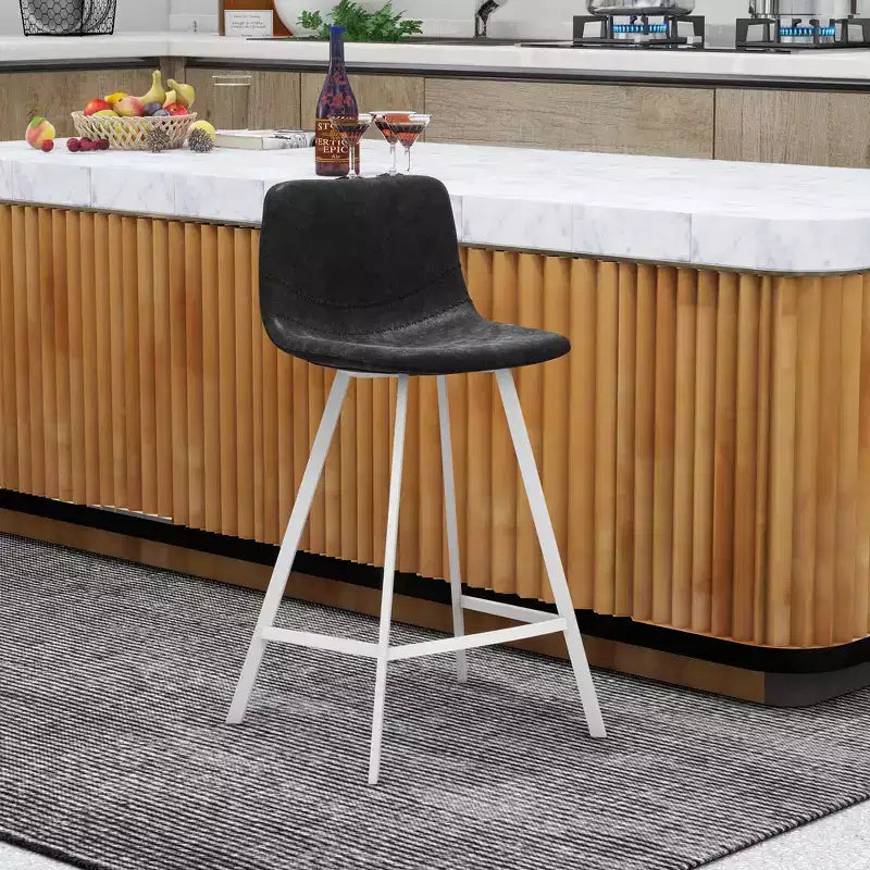 LeisureMod Elland 35 Taburete de Bar Tapizado en Piel con Base Blanca de Acero Inoxidable - Taburete Moderno de Altura de Encimera para Cocina, Bar y Pub