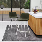 LeisureMod Elland 35 Taburete de Bar Tapizado en Piel con Base Blanca de Acero Inoxidable - Taburete Moderno de Altura de Encimera para Cocina, Bar y Pub